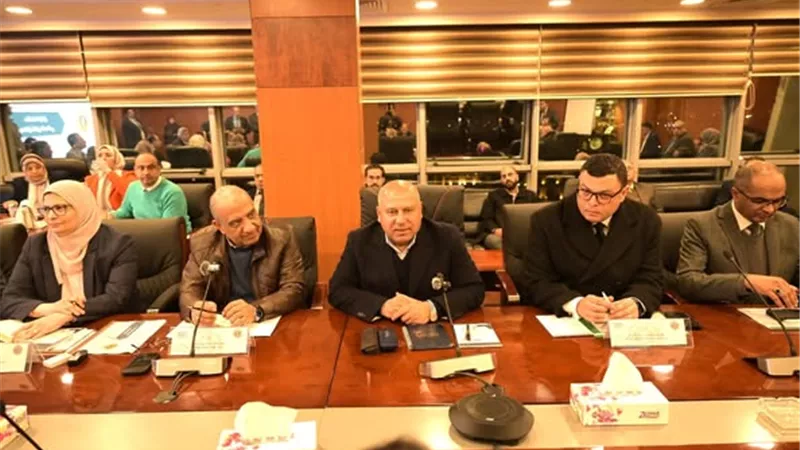 كامل الوزير يبحث آليات وضوابط تنظيم عمل المطورين الصناعيين في مصر