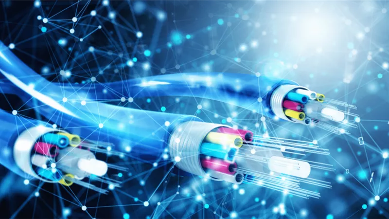 371.6ألف مشترك بخدمات الإنترنت ومد شبكة الألياف الضوئية لـ409 قرى