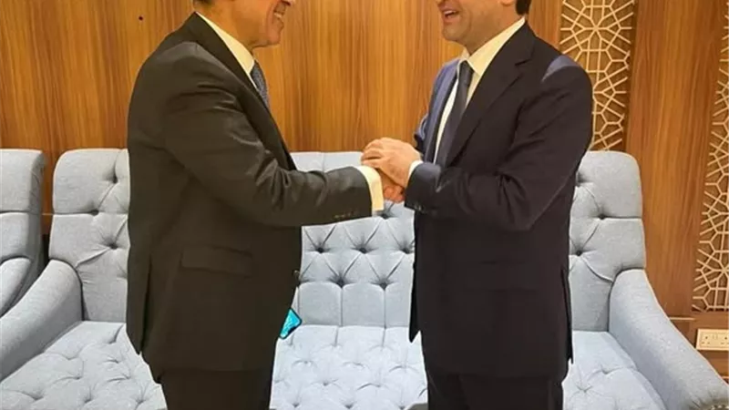 وزير الخارجية يلتقي نظيره الأوزبكي لبحث تعزيز التعاون المشترك