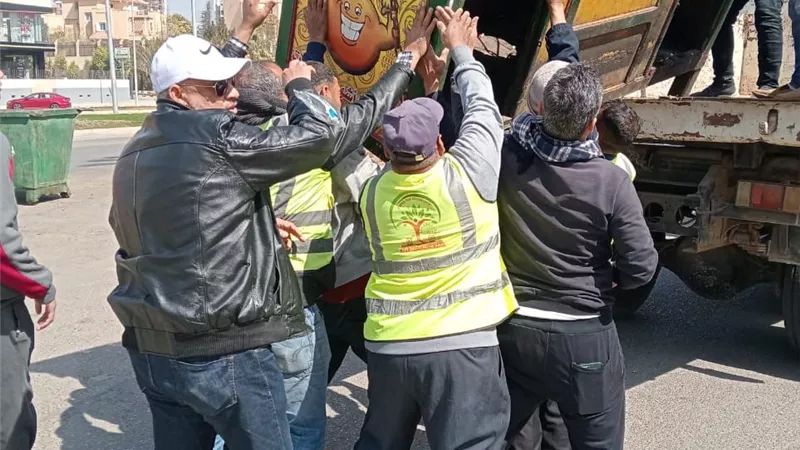 حملات لإزالة الباعة الجائلين والإشغالات في الشيخ زايد .. صور