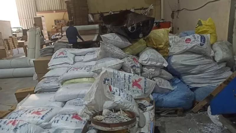 ضبط 208 ألفا و728 عبوة مياة غازية مجهولة المصدر ببلبيس
