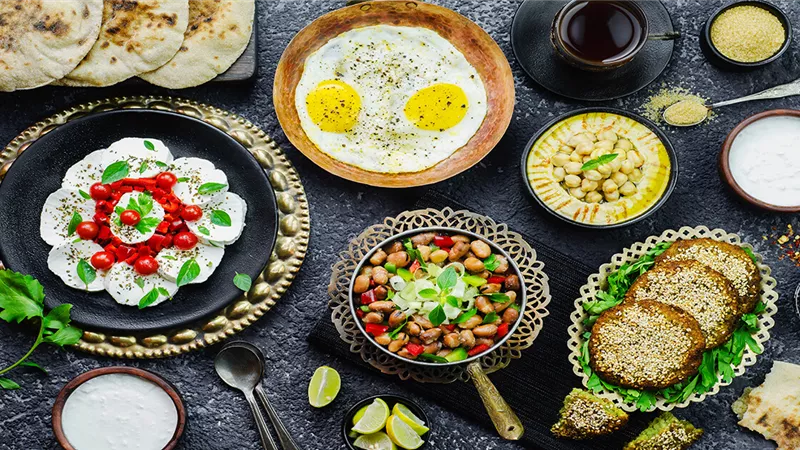 منها البيض..عناصر غذائية هامة على مائدة السحور