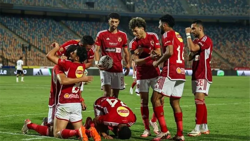 الأهلي يقرر تأجيل مناقشة تمديد عقود اللاعبين بسبب الزمالك