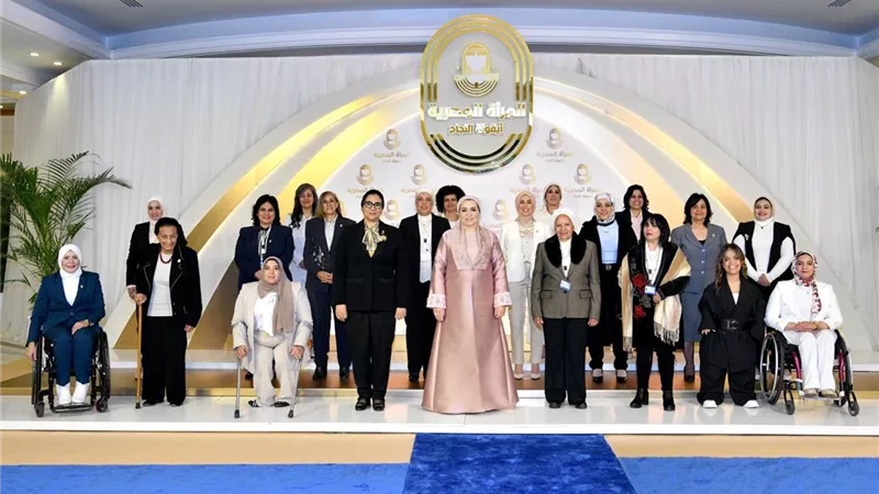 قرينة رئيس الجمهورية تلتقي بمجموعة من النماذج المشرفة من السيدات