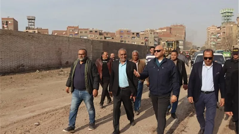 تمهيدا لتطويره.. محافظ القليوبية يتفقد شارع الرشاح بمسطرد في شبرا