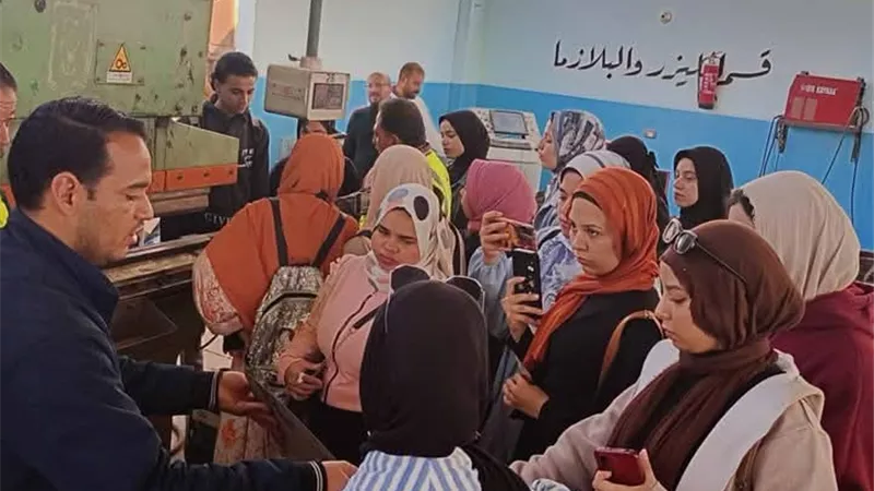 قسم ميكانيكا كليةالتكنولوجيا في زيارة ميدانيةلمصنع تشكيل المعادن