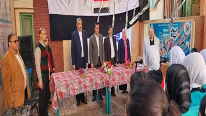 طالبات مدرسة هدى شعراوي الإعدادية بنات بسوهاج يحتفلن بيوم الشهيد