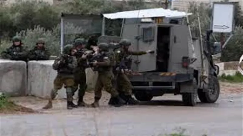 قوات الاحتلال تعتقل طفلًا وشابًا من بلدة العيسوية شمال شرق القدس