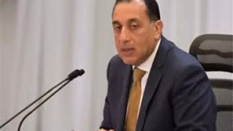 قرار حكومي بشأن مدد الإعارات والإجازات الخاصة بدون أجر للعمل بالخارج