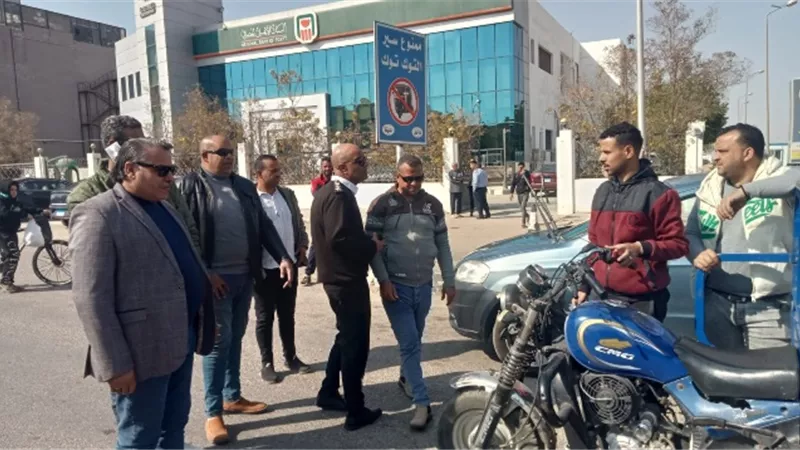 عامر: جهاز بدر يشن حملة مرورية مكبرة ويصادر 10 تكاتك و4 مركبات.. صور