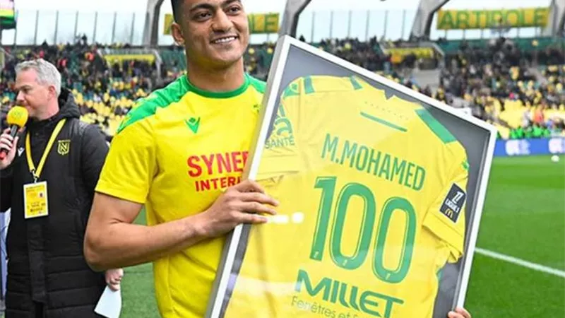 نانت يكرم مصطفى محمد بعد وصوله للمباراة رقم 100 مع الفريق