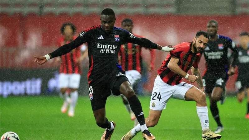 فى غياب عبد المنعم.. نيس يسقط بثنائية أمام ليون في الدوري الفرنسي