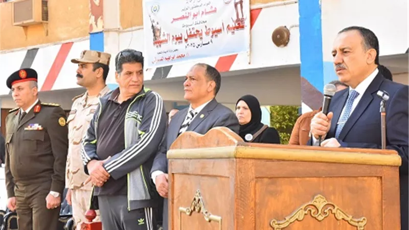 محافظ أسيوط يشهد العروض الفنية لطلاب مدرسة ناصر الثانوية العسكرية
