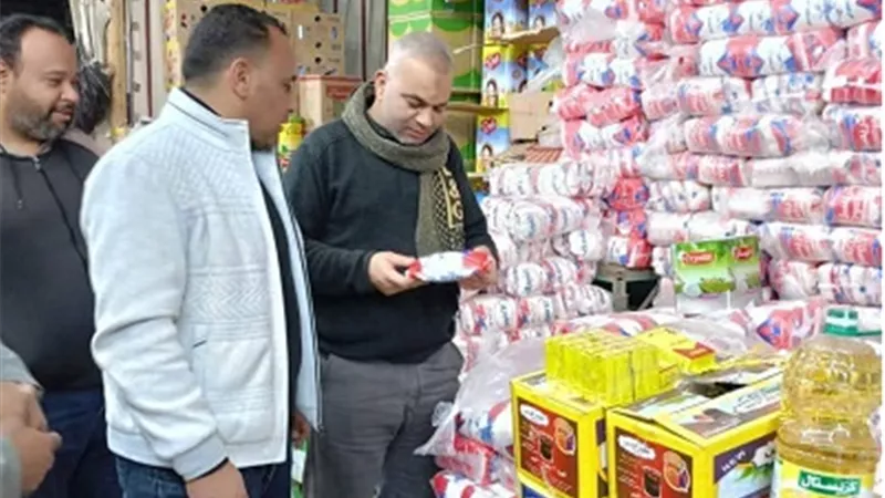ضبط 106 مخالفات تموينية على الأسواق والمخابز بالمنيا