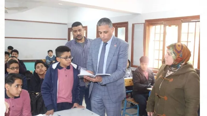 بتحرض الطلاب.. إحالة مديرة مدرسة ثانوية بالجيزة للتحقيق