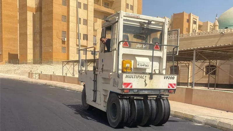 رئيس الجهاز: تطوير شبكة الطرق في الـ90 فدانا بمدينة 15 مايو