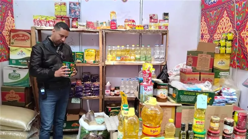 حملات مفاجئة على مواقف السيارات ومعارض 