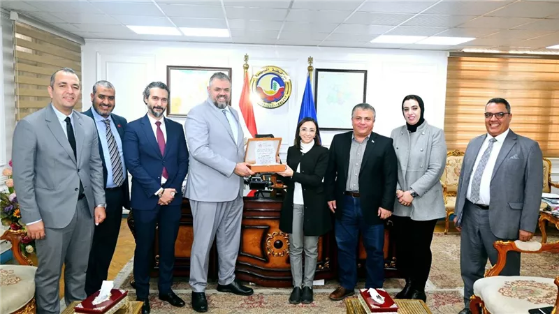 توزيع ٤٤٠ جهازاً من المعينات السمعية والبصرية لدعم ذوي الهمم