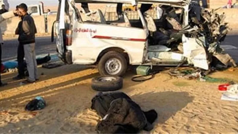 مصرع 2 أثر تصادم بالطريق الصحراوي فى الصف