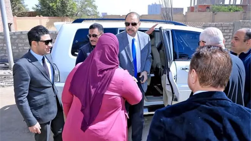 محافظ سوهاج يتفقد أعمال إنشاء كوبري أعلى مزلقان الروافع قبلي