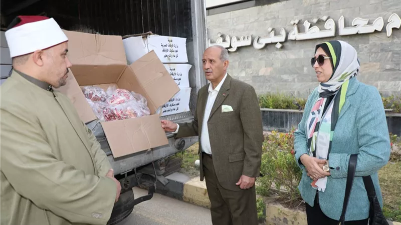 اللواء حازم عزت يتسلم850كجم لحوم صكوك الأوقاف لدعم مطبخ المصرية