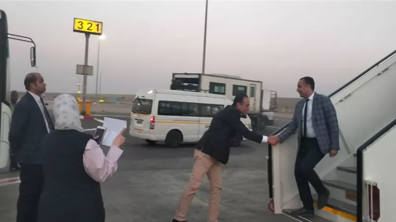 وزير الرياضة الجزائري يصل القاهرة للمشاركة في الجمعية العمومية