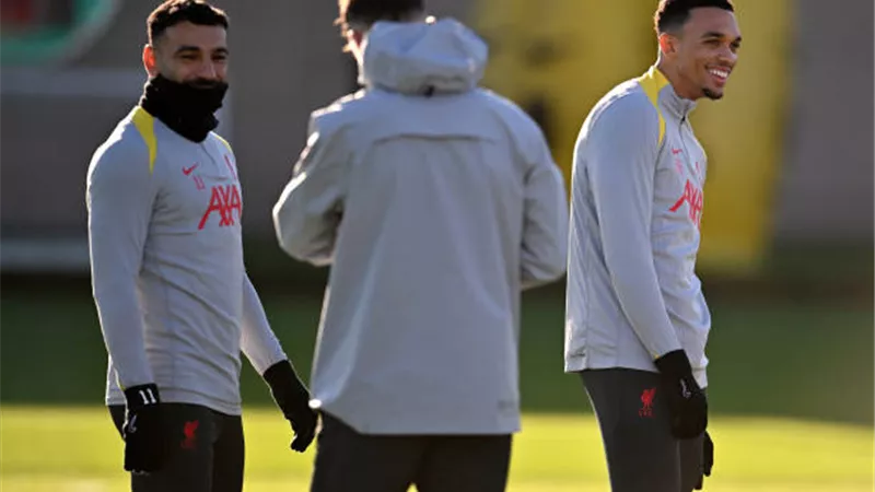 مشادة بين محمد صلاح وأرنولد قبل مباراة ليفربول سان جيرمان