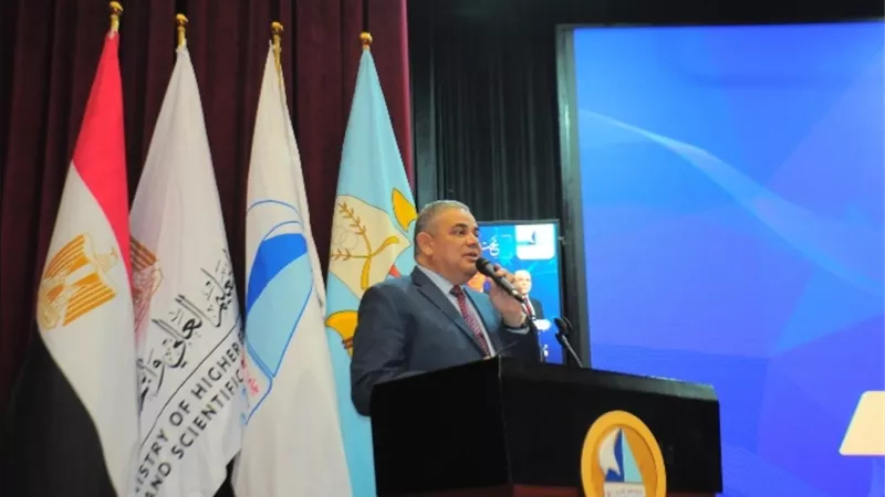 رئيس جامعة كفر الشيخ يهنئ الرئيس السيسي بانتصارات العاشر من رمضان