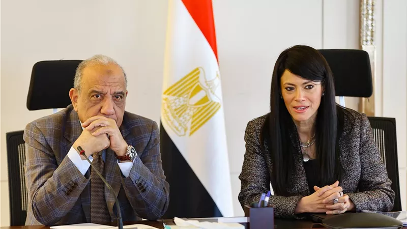 وزارة التخطيط والكهرباء تبحثان خطة استثمار قطاع الطاقة