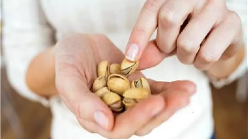 خبراء: تناول 57 ج من الفستق يوميا يعزز صحة العين