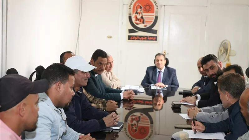 رئيس جامعة جنوب الوادي يتابع معدلات تنفيذ مبنى الاختبارات الإلكتر