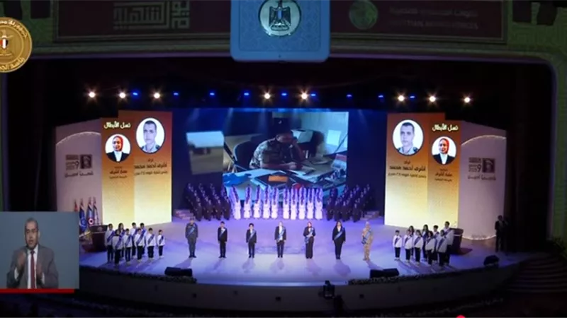 أبناء شهداء الجيش والشرطة يروون أمام الرئيس السيسي تضحيات آبائهم