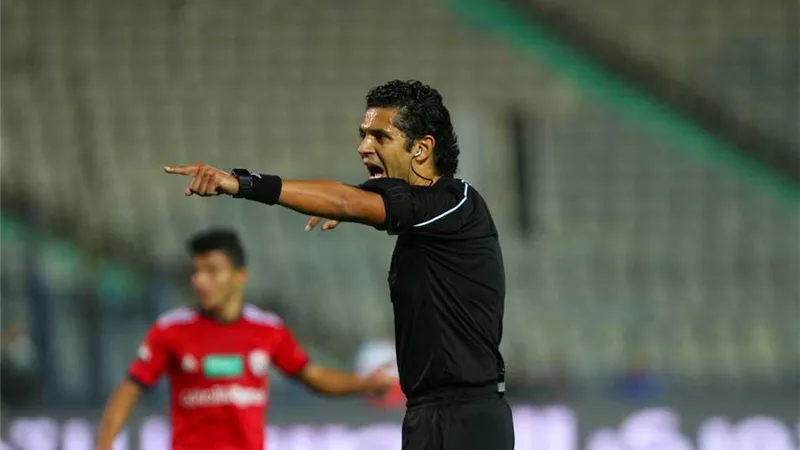 بعد القمة.. اتحاد الكرة يعلن سفر طاقم حكام مصري إلى تونس