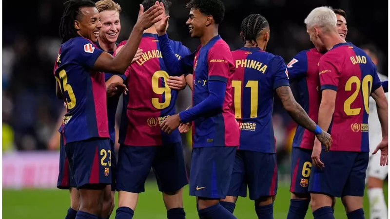 ليفاندوفسكي يقود هجوم برشلونة لمواجهة بنفيكا