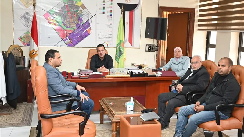 رئيس جهازالعاشريترأس اجتماعًا مع الشركات المنفذةلمشروعات المرافق