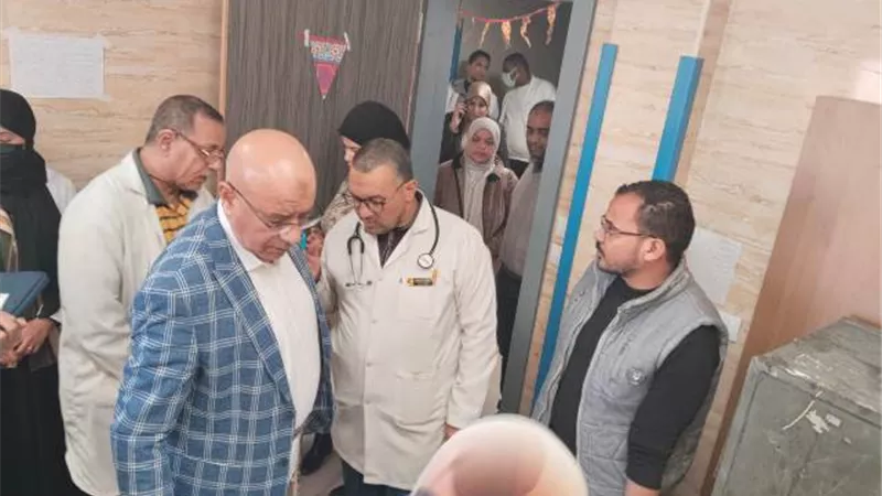 وكيل وزارة الصحة يتفقد الخدمات الطبية داخل مستشفي صدر قنا