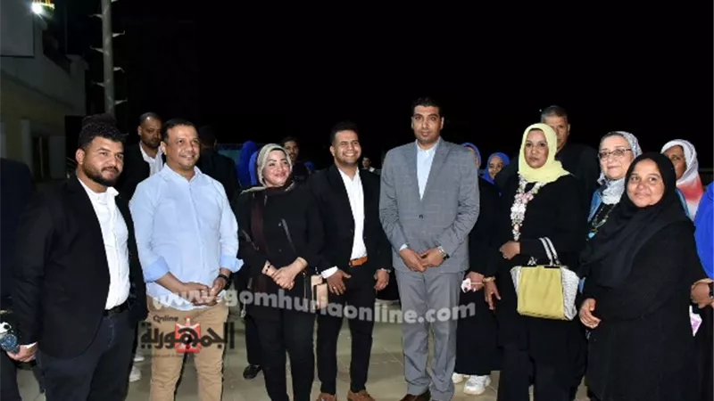 نائب محافظ الأقصر يشارك فى الإفطار الجماعى لعمال النظافة