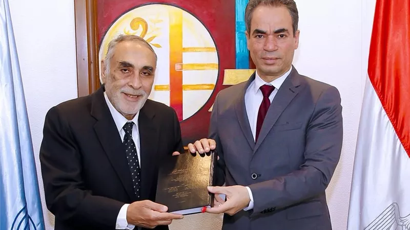 أسرة الشيخ طه الفشني تهدي إذاعة القرآن الكريم تلاوات وابتهالات نادرة