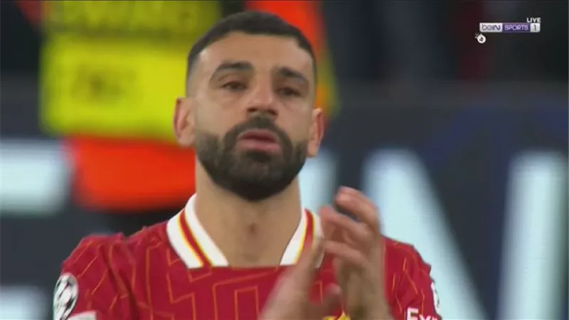 كيف تناولت الصحف الإنجليزية بكاء محمد صلاح بعد وداع دوري الأبطال؟