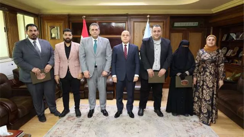 محافظ كفرالشيخ يكرم الكوادر الطبية بالمحافظة لأدائهم المتميز