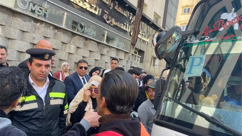 محافظ الدقهلية يتدخل لحل أزمة السرفيس باحدي المحطات بالمنصورة