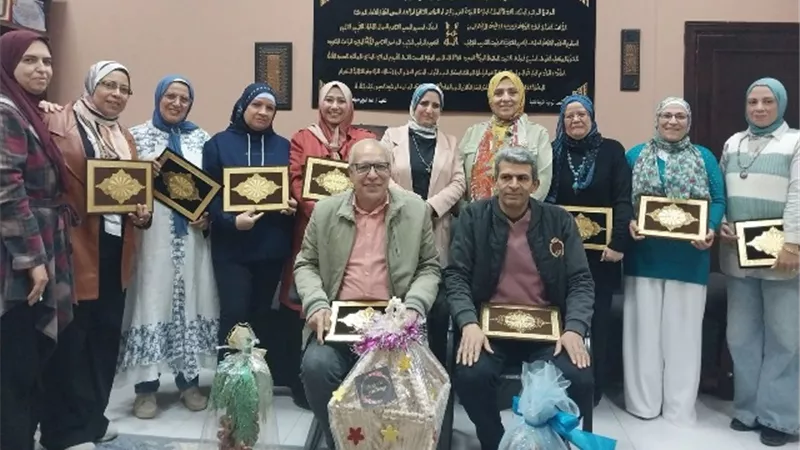مدير الإدارة التعليمية بمدينة الشروق تكرم القيادات المتميزين بالأسماء