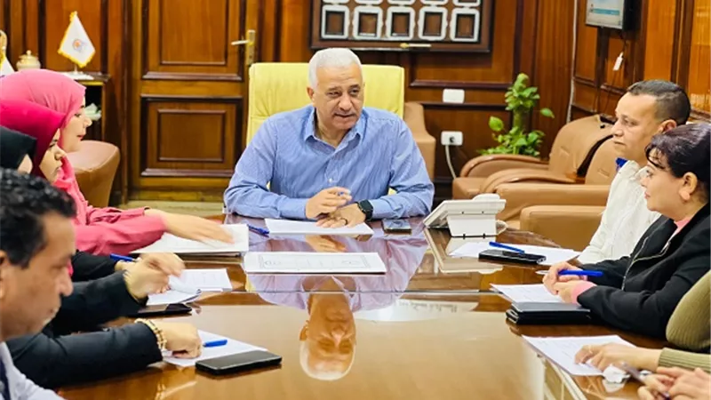 السكرتير العام يترأس اجتماع لجنة اختيار الأم المثالية