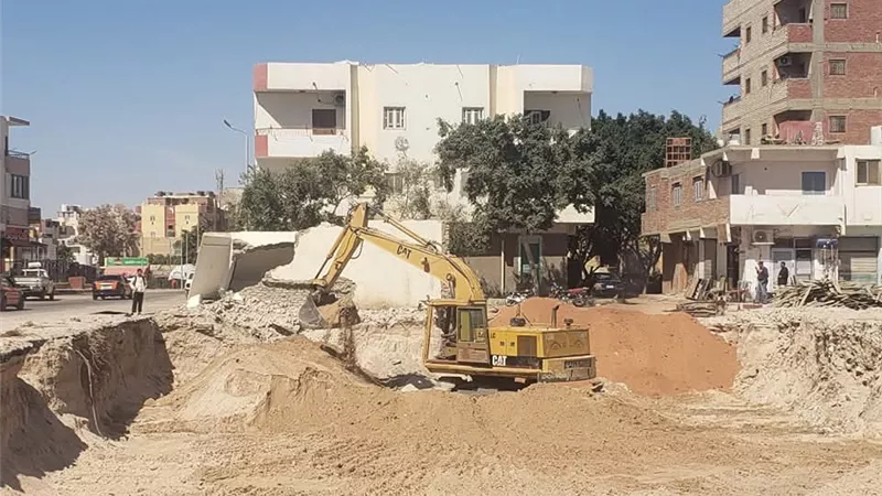 استمرار اعمال الحفر لانشاء 5 عمارات بإجمالي 80 شقة سكنية بالغردقة