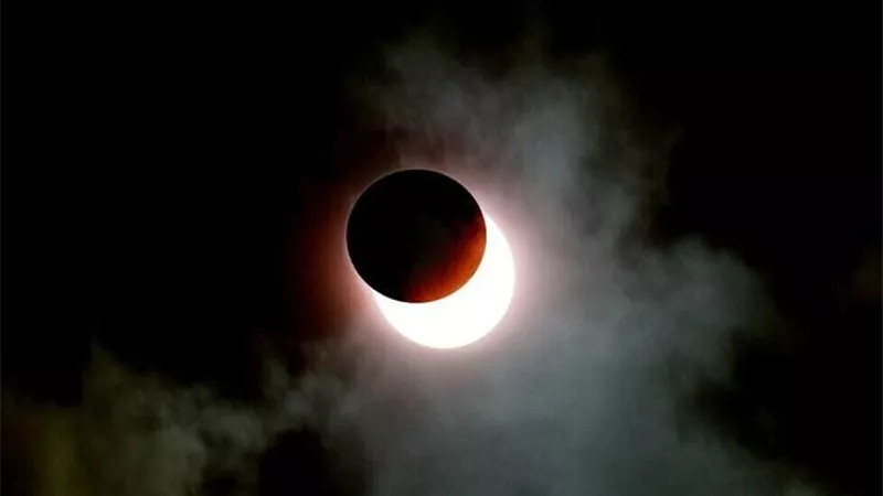 بعد غد.. خسوف كلي لبدر رمضان يستمر 6 ساعات