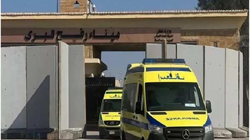 ميناء رفح البري يستقبل 20 جريحًا فلسطينيًا و21 مرافقًا لهم من غزة