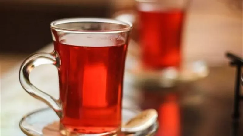 أضرار شرب الشاي بعد وجبة الإفطار في رمضان .. تعرف عليها