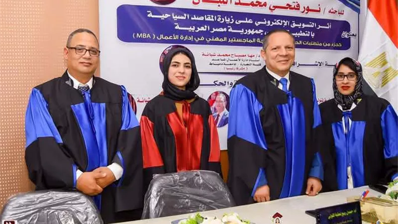 رئيس جامعة دمياط يترأس لجنة مناقشة رسالة ماجستير