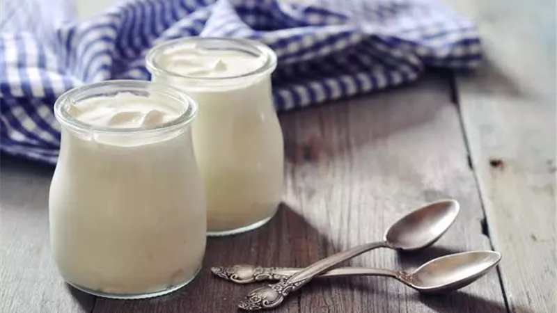 لماذا نتناول الزبادي كمكون رئيسي لمائدة السحور؟