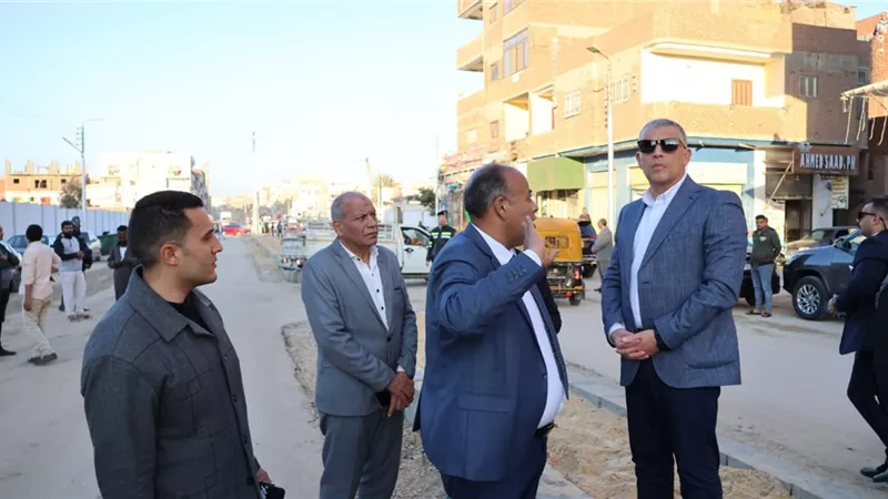 محافظ الإسماعيلية يتفقد أعمال التطوير للطرق بفايد